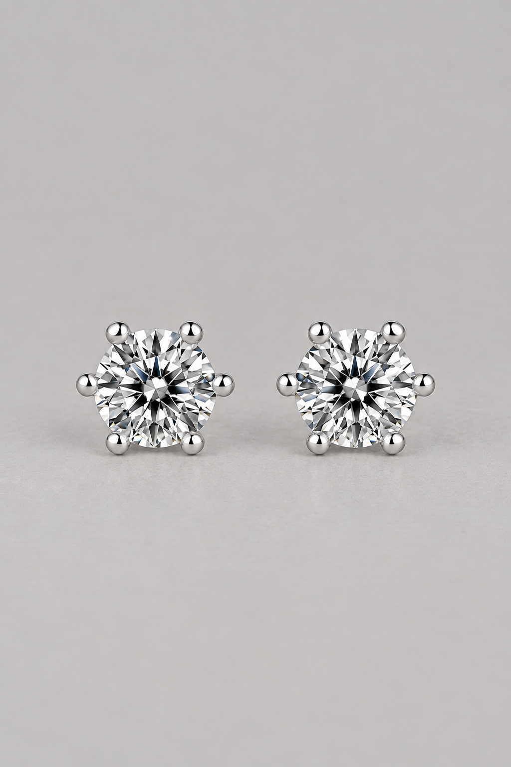 Lumi Solitaire Studs
